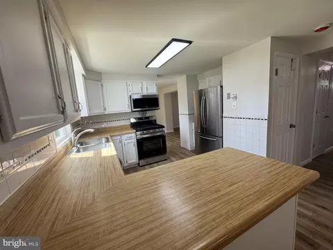 Kitchen - 13 Crown Cir, Dover, DE 19901 photo 5 of 8