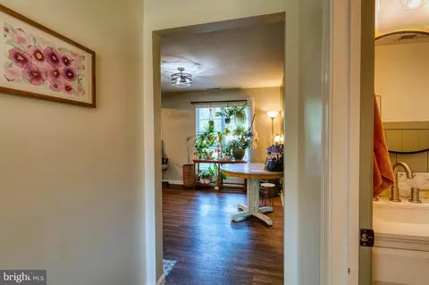 Entry Way - 273 W Darby Cir, Dover, DE 19904 photo 12 of 17
