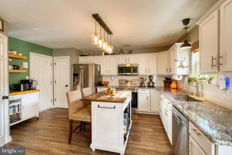 Kitchen - 273 W Darby Cir, Dover, DE 19904 photo 4 of 8