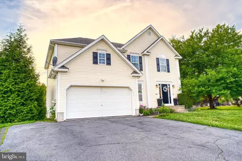 Exterior - 273 W Darby Cir, Dover, DE 19904 photo 2 of 13