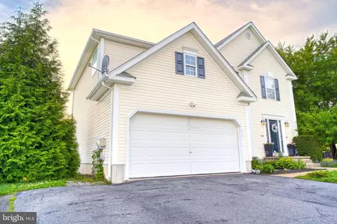 Exterior - 273 W Darby Cir, Dover, DE 19904 photo 3 of 13
