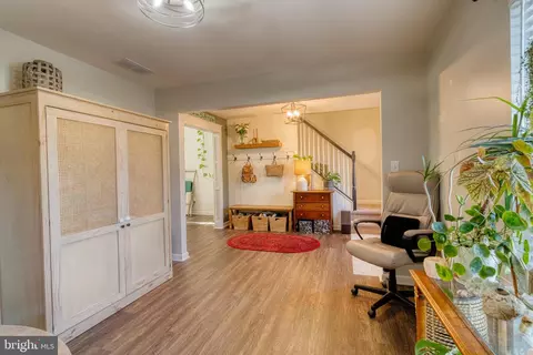 Entry Way - 273 W Darby Cir, Dover, DE 19904 photo 3 of 17
