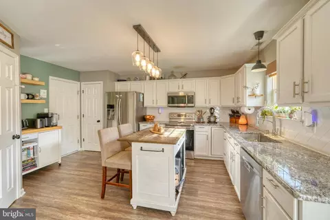 Kitchen - 273 W Darby Cir, Dover, DE 19904 photo 2 of 8