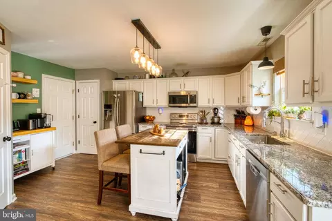 Kitchen - 273 W Darby Cir, Dover, DE 19904 photo 3 of 8