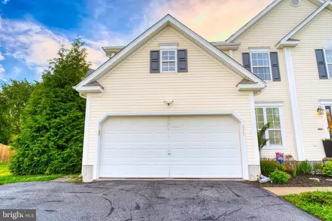 Exterior - 273 W Darby Cir, Dover, DE 19904 photo 4 of 13