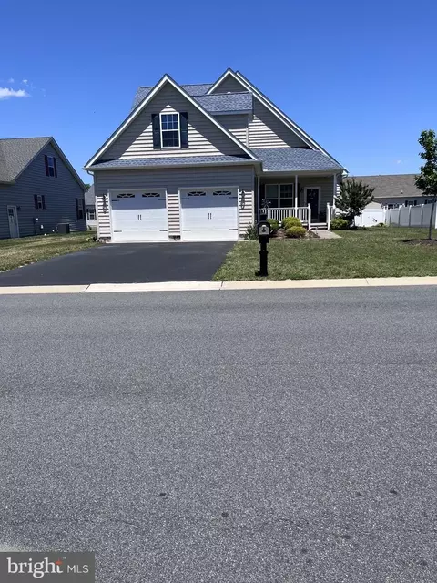 37 Ponds Edge Dr, Felton, DE 19943