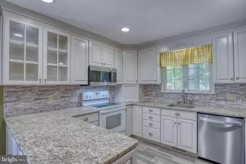 Kitchen - 28 Duchess Cir, Dover, DE 19901 photo 2 of 2