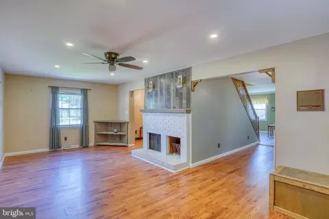 Living - 28 Duchess Cir, Dover, DE 19901 photo 3 of 3