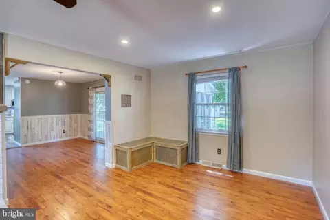 Living - 28 Duchess Cir, Dover, DE 19901 photo 2 of 3