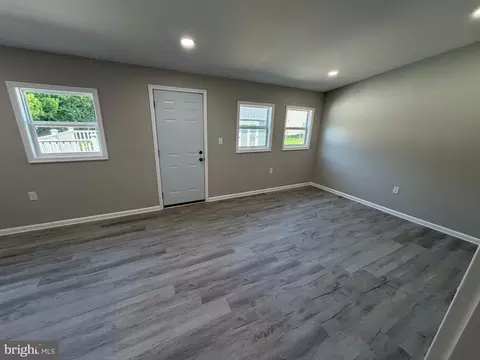 Living - 127 Garnet Dr, Dover, DE 19904 photo 2 of 2
