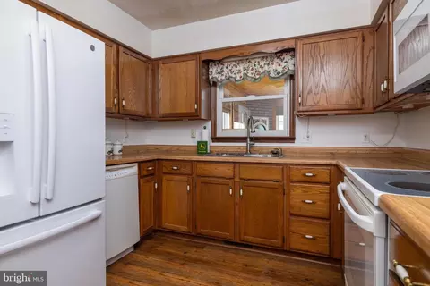 Kitchen - 6559 Pearsons Corner Rd, Dover, DE 19904 photo 1 of 2