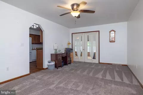 Living - 6559 Pearsons Corner Rd, Dover, DE 19904 photo 4 of 4