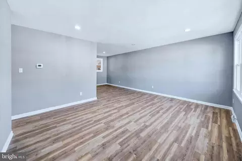 Living - 325 Frear Dr, Dover, DE 19901 photo 2 of 4