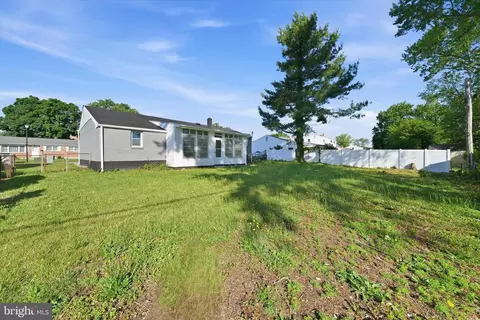 Exterior - 325 Frear Dr, Dover, DE 19901 photo 9 of 10