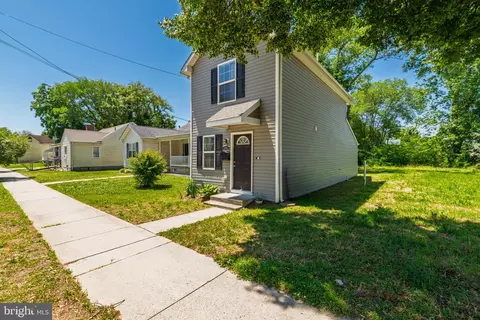 38 S Queen St, Dover, DE 19904