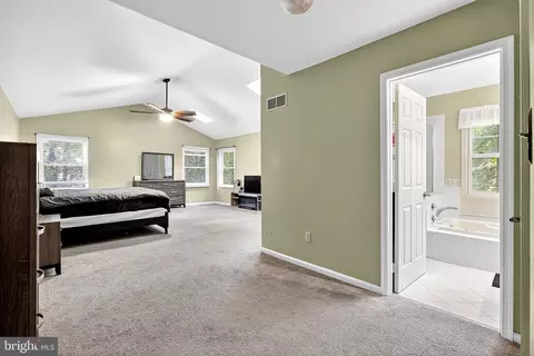 Entry Way - 104 Red Oak Dr, Dover, DE 19904 photo 5 of 7