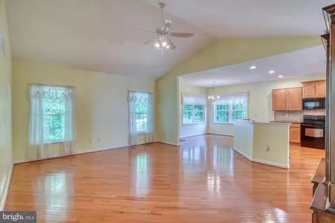Living - 161 Maple Glen Dr, Dover, DE 19904 photo 1 of 2
