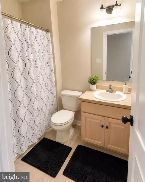 Bath - 441 Beuvale Ln, Dover, DE 19904 photo 1 of 2