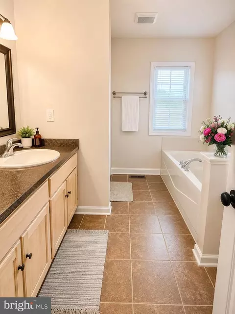 Bath - 441 Beuvale Ln, Dover, DE 19904 photo 2 of 2