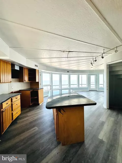 Kitchen - 35 S Sandpiper Dr, Dover, DE 19901 photo 2 of 3