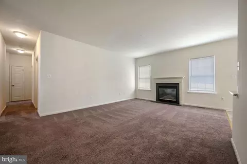 Living - 45 Fields Dr, Smyrna, DE 19977 photo 2 of 6