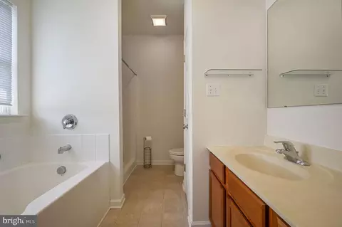Entry Way - 45 Fields Dr, Smyrna, DE 19977 photo 1 of 3
