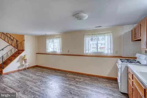 Living - 923 Buck Dr, Dover, DE 19901 photo 1 of 6