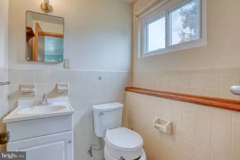 Bath - 923 Buck Dr, Dover, DE 19901 photo 1 of 1