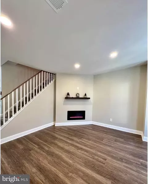 Living - 31 E Commerce St, Smyrna, DE 19977 photo 1 of 3