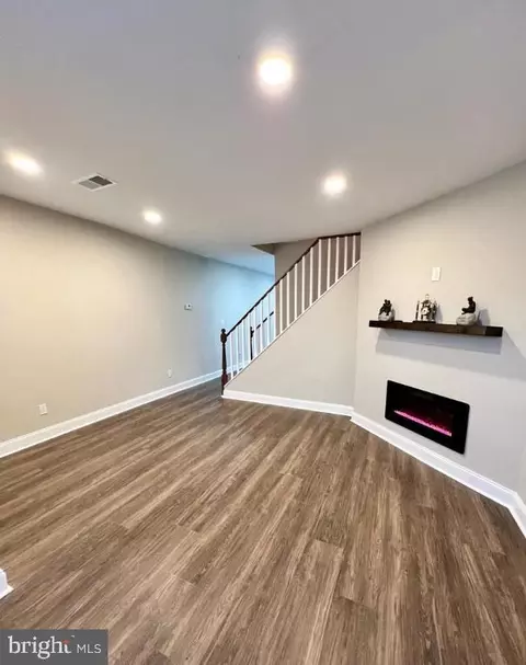 Living - 31 E Commerce St, Smyrna, DE 19977 photo 3 of 3