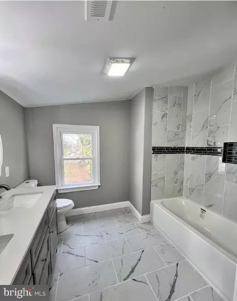 Bath - 31 E Commerce St, Smyrna, DE 19977 photo 4 of 5
