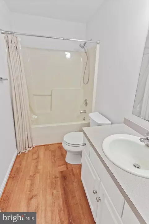 Bath - 7 Pin Oak Dr, Dover, DE 19904 photo 2 of 3