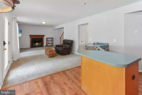 Living - 7 Pin Oak Dr, Dover, DE 19904 photo 2 of 4
