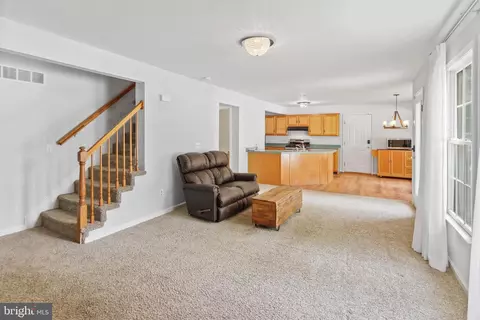 Living - 7 Pin Oak Dr, Dover, DE 19904 photo 4 of 4