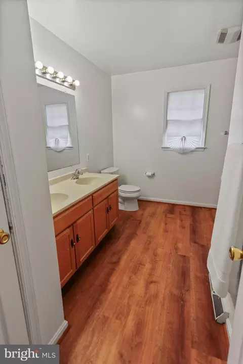 Bath - 7 Pin Oak Dr, Dover, DE 19904 photo 1 of 3