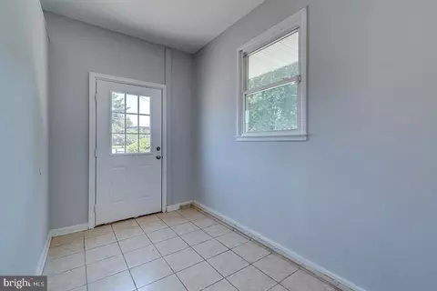 Entry Way - 1522 Forrest Ave, Dover, DE 19904 photo 10 of 12