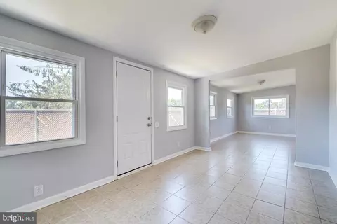 Entry Way - 1522 Forrest Ave, Dover, DE 19904 photo 4 of 12