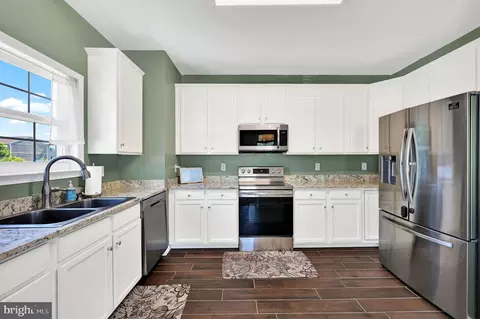 Kitchen - 193 Lexington Pl, Dover, DE 19901 photo 1 of 2