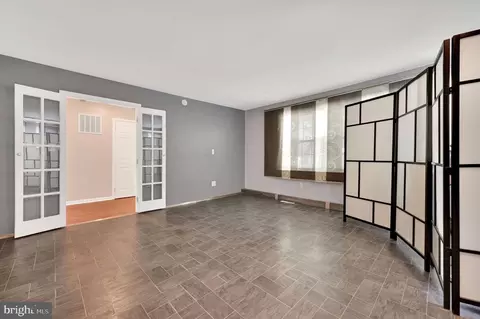 Living - 38 Tina Dr, Dover, DE 19901 photo 2 of 6
