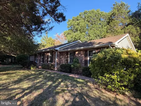 1324 Walnut Shade Rd, Dover, DE 19901