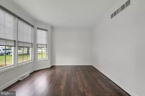 Living - 46 Stone Ridge Dr, Dover, DE 19901 photo 1 of 1
