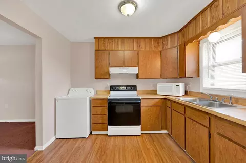 Kitchen - 511 Sunset Dr, Dover, DE 19901 photo 2 of 2