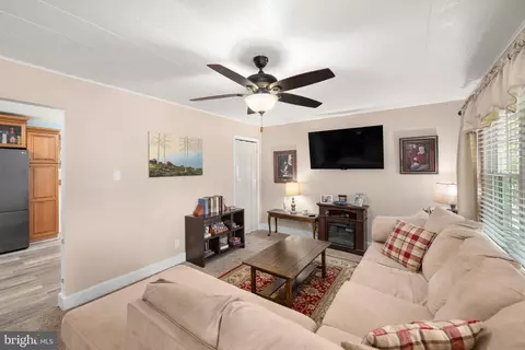 Entry Way - 857 Bison Rd, Dover, DE 19904 photo 1 of 5