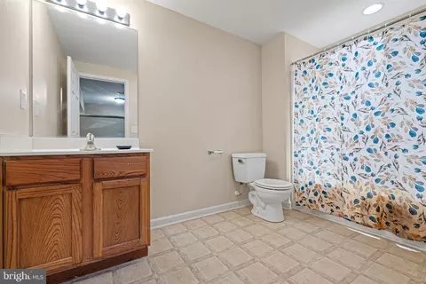 Bath - 43 Barkley Ct, Dover, DE 19904 photo 1 of 4
