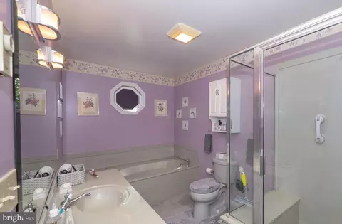 Bath - 24 Merion Ct, Dover, DE 19904 photo 2 of 5