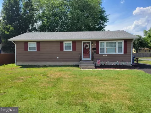 52 S Railroad Ave, Wyoming, DE 19934