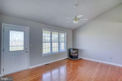 Living - 1663 White Marsh Branch Rd, Harrington, DE 19952 photo 2 of 4