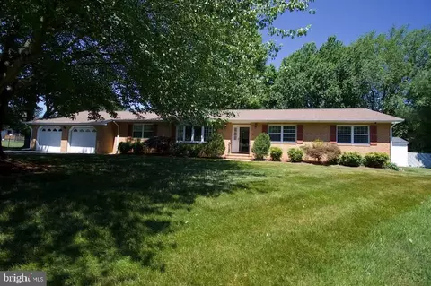 18 N Springview Dr, Dover, DE 19901 photo 2