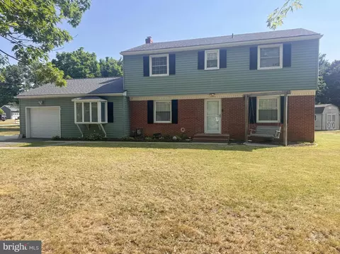 103 S Fairfield Dr, Dover, DE 19901 photo 2