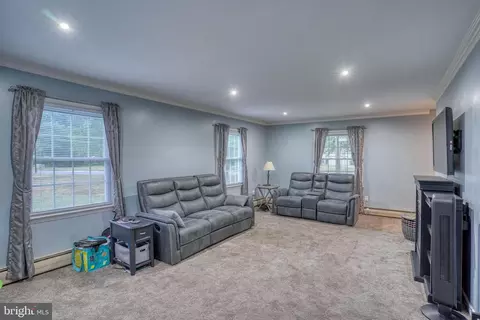 Living - 103 S Fairfield Dr, Dover, DE 19901 photo 2 of 3